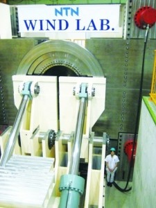 ＮＴＮ、風力発電装置用　超大型主軸受の試験設備初公開