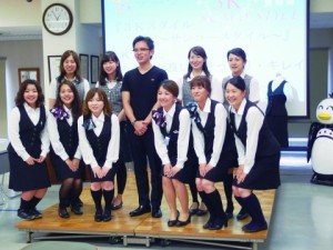 サンコーインダストリー　女性社員の制服一新　本社で披露