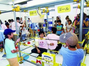 君津ふれあい祭り　多数の親子連れ　新日鉄住金君津