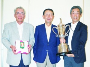 「産業新聞鉄鋼マスターズゴルフ」　宮坂氏（日鉄住金物産）総合Ｖ　佐藤氏がシニア優勝　衣川氏３年連続ベスグロ賞