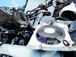 スクラップ業者、不正輸出で通報　家庭用空調に廃棄物判断