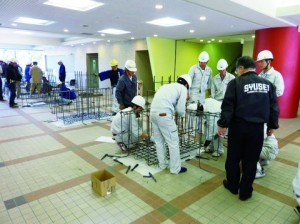関西鉄筋協組、建設専門学校で出前講座を開催