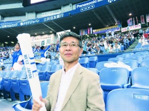 声援を送る渡邉専務