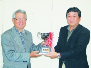 九州鉄鋼界親睦ゴルフ、竹田奉正氏がＶ　産業新聞社主催