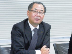 日新製鋼　４―９月経常益、35％減　通期利益予想は据置き