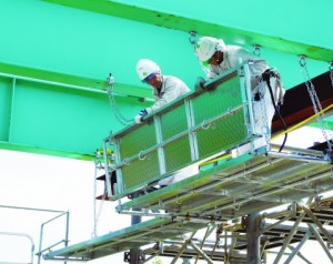 日鉄住金建材、組立簡便な新製品　システム式吊り棚足場