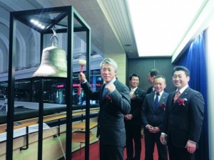 エスアールジータカミヤ、東証１部の鐘響く