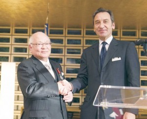岡本・アマダ社長、フランス政府から叙勲