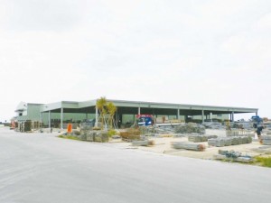 那覇鋼材　八重瀬機材センター始動