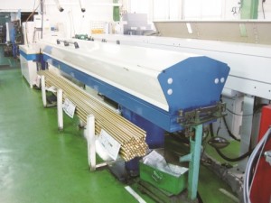 黄銅棒１メートル短尺に商機　給材機登場も「半切り」負担