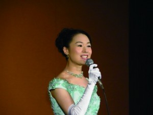 近畿地区椙森会、総会後に花城アリアさんのミニライブ