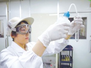 夏休みリケ女ツアー　田中貴金属の平塚・湘南工場で実施