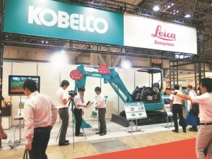 コベルコ建機、ミニショベル用ガイド装置　一人作業可能なオプション