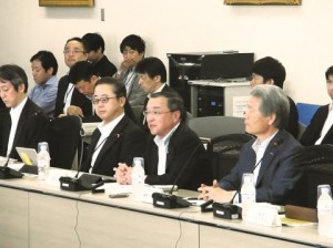 経産省16年度、生産性革命で成長実現　産構審総会　ＩＴ活用に重点