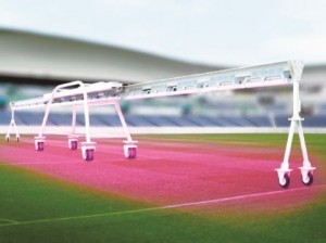 昭和電工、芝生長促進システムにアルミ架台　ＬＥＤ光源も採用