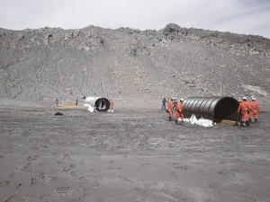 ＪＦＥ建材の噴石避難シェルター　火山捜索活動に貢献