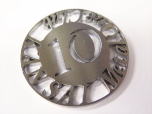 関西メタルワンクラブ、特製ゴルフ・マーカー　10周年記念　会員に贈呈