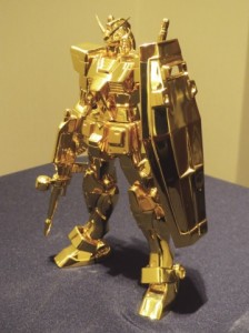 田中貴金属ジュエリー、心斎橋店に純金製「機動戦士ガンダム」