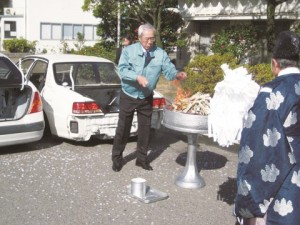 豊田メタルが廃車供養　「素材として再生」祈願