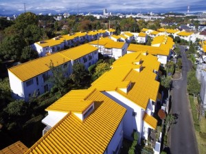 JFE鋼板の金属屋根「プレーゲル」、多摩NTで採用