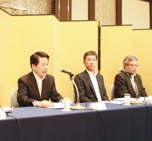 アルミ協会会長・副会長会見、技術開発で中国対策　土木分野開拓へ議論