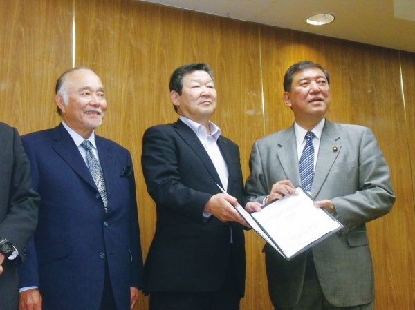 JAPIC、石破大臣に提言書　地方創生へ官民連携