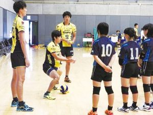 堺ブレイザーズ、東日本大震災被災者支援　子供向けにバレー教室
