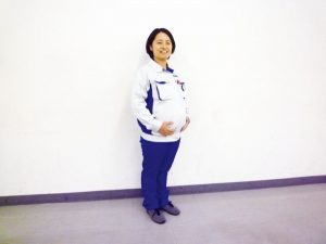 神戸製鋼所、マタニティ作業服　業界で初めて導入