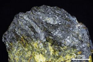 国立科学博物館、新鉱物「豊石」発見