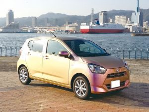 東洋アルミ、干渉色顔料「クロマシャイン」　塗装車2台、神戸を走る