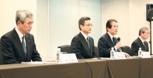 三菱マテリアル　記者会見、竹内社長らが謝罪　原因究明・防止に努力