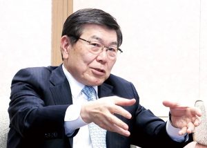 インタビュー　時代の架け橋 2050年に向けて　2019年、新時代へ　三井物産・飯島彰己会長（上）　平成元年　激動の時代、幕開け　ゴーンショック　鉄鋼再編の引き金に