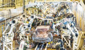 中国鋼材需要正常化は遠く　自動車工場、再稼働も販売不振か