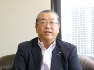 財務・経営戦略を聞く　神戸製鋼所専務　勝川四志彦氏　7-9月需要注視　減産対応を見極め　キャッシュフロー改善上乗せ