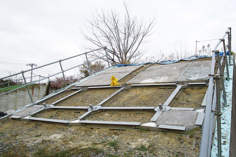 岡部、鋼製格子枠工法を開発