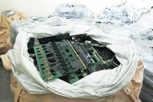 「未来へ　見出す活路　廃電子基板リサイクル」　都市鉱山の活用模索　資源循環国家への道筋