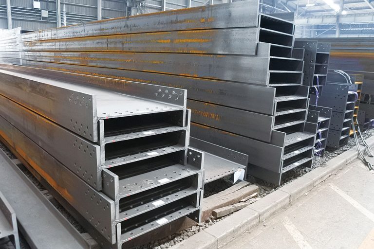 「未来へ　見出す活路　事業構造転換迫られる建材流通」縮む市場で次の一手模索　加工深化、新規分野開拓も