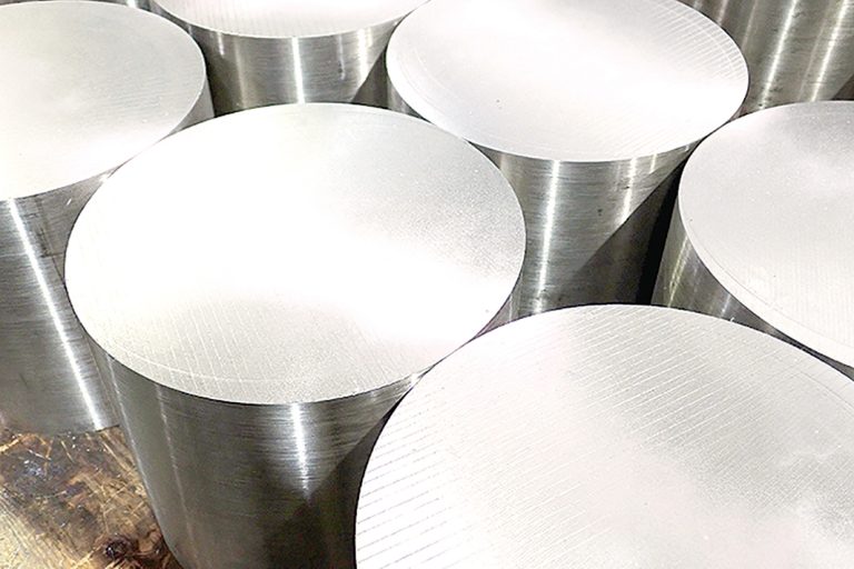 「未来へ 見出す活路」特殊鋼流通で進む事業承継　後継者難の「今が好機」　エリア・業容拡大容易に　国内需要が縮小する中、生き残るための新たな事業戦略が求められている