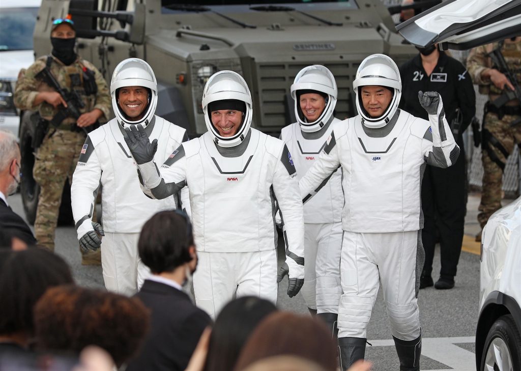 【海外10位】民間初の有人宇宙船、ＩＳＳに