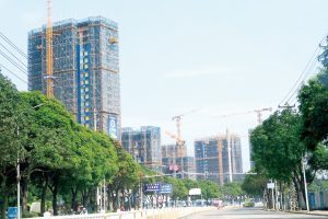 中国鉄鋼業危うい好況　景気対策受け設備投資急増　能力増、過剰供給懸念高まる