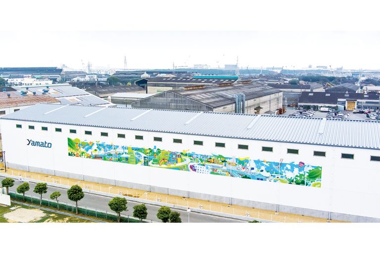 大和工業　新倉庫に巨大ウオールアート　循環型経済への取り組みのシンボル