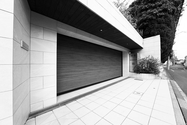 文化シヤッター　電動シャッター販売　スマホで開閉可能に