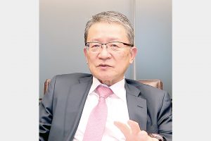 「財務・経営戦略を聞く　日本製鉄副社長　宮本勝弘氏」改革進め損益分岐点低下　原料価格上昇　影響は来年度に　粘り強く販価改善