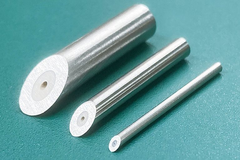 日本金属　ステンレス・樹脂複合　分析機器用管を開発