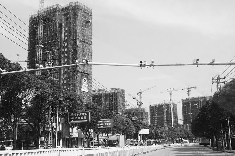 中国　不動産投資が拡大　20年前年比7％増　鉄鋼需要高位保持へ　内陸部も盛ん　粗鋼生産をけん引