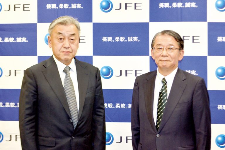 ＪＦＥ商事、新旧トップが記者会見　小林新社長　発展へ果敢に挑戦　織田前社長　グループ収益に貢献