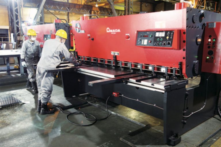 工場ルポ／エキスパンドメタル製造・加工大手／関西鉄工／獣害防止用フェンスなど用途拡大／「尼崎の加工屋」目指す／立地生かし自社便強化