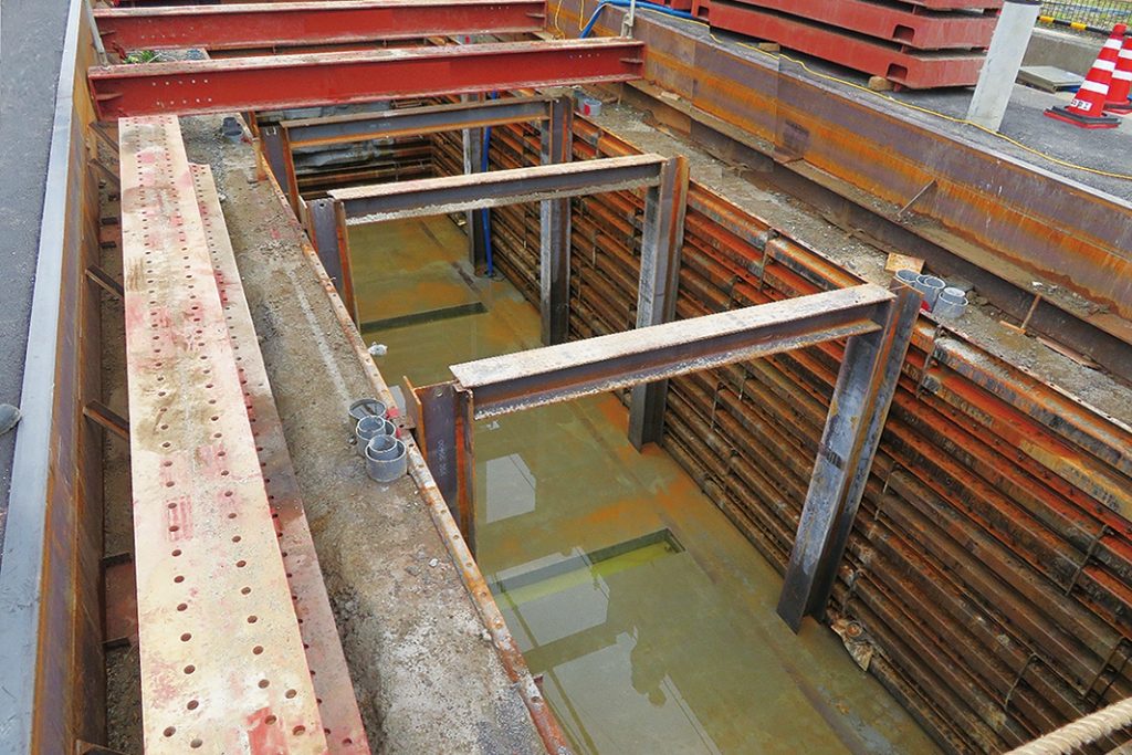 ＪＦＥ建材　補強リング不要の矩形立杭　支保工タイプ初施工