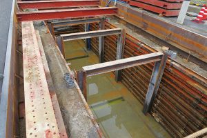 ＪＦＥ建材　補強リング不要の矩形立杭　支保工タイプ初施工
