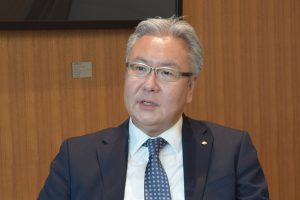 総合商社／金属トップに聞く／丸紅・金属本部長　桑田成一氏／鉄鉱石・銅が業績けん引／商品割組織に変革　脱炭素へ新事業展開